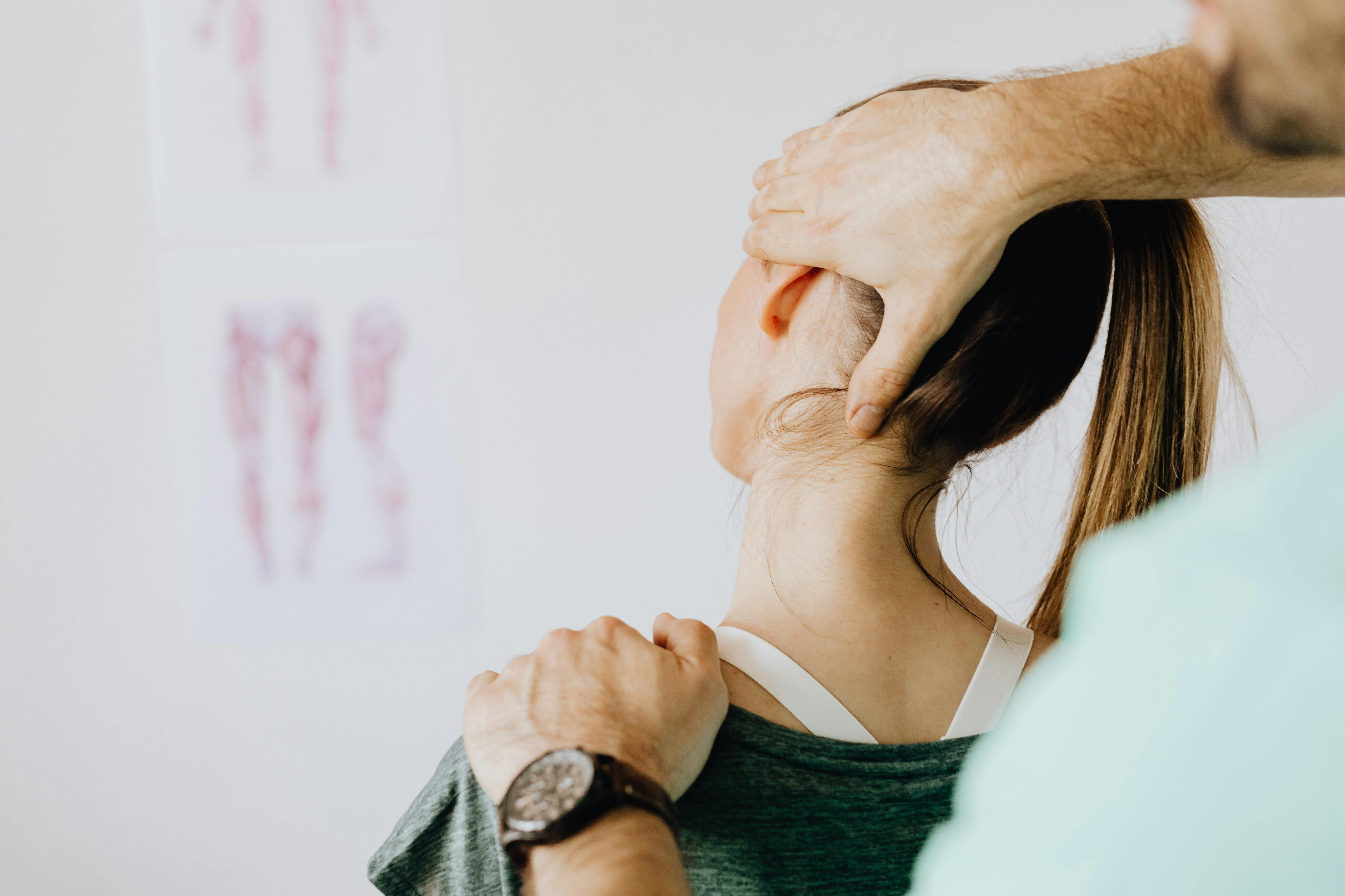 Frozen shoulder e dolori articolari in menopausa: cosa sappiamo davvero
